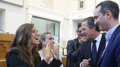 Sánchez conversa con integrantes del nuevo ente social provincial.