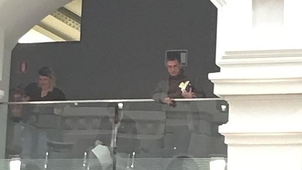 Juan Carlos Monedero, en la tribuna de invitados del Pleno del Palacio de Cibeles