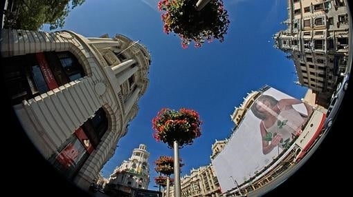 La Gran Vía a su cruce por la calle Alcalá