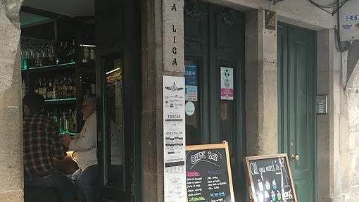 Entrada del bar en la rúa do Vilar, en el zona vieja de Compostela