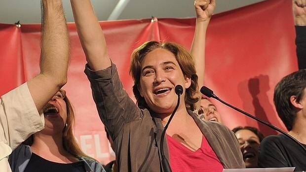 Ada Colau, en la noche electoral del 24 de mayo del año pasado, tras la que saltó a la Alcaldía de Barcelona
