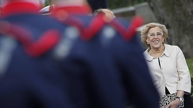 Vítores al Rey y abucheos a Carmena en el Día de las Fuerzas Armadas: «¡Vaya alcaldesa!»