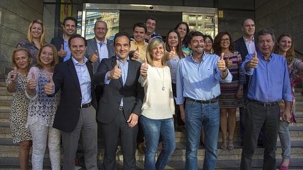 Los miembros del comité de campaña del PP en Alicante.