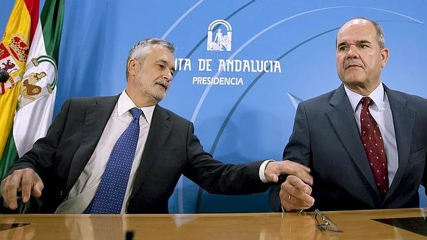 Los expresidentes de la Junta de Andalucía Manuel Chaves y José Antonio Griñán