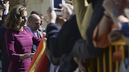 Doña Letizia saluda a los palentinos, a su llegada a la Catedral