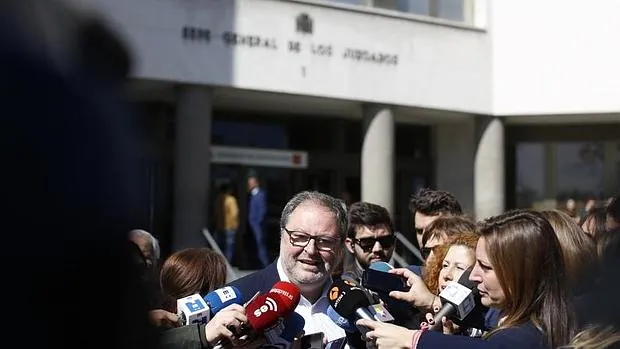 El edil de Seguridad en el Ayuntamiento de Madrid, Javier Barbero, a la salida de los juzgados de Plaza de Castilla