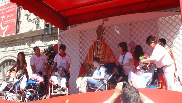 El cuatripartito que dirige el ayuntamiento ha ocultado el acto en una capilla de la iglesia de San Lorenzo