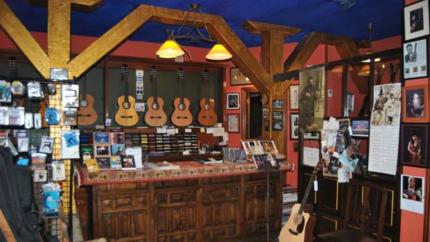 Guitarras Ramírez tiene un taller en Tetuán y una tienda en la calle de la Paz