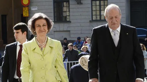 Don Juan Carlos y Doña Sofía en Estocolmo en la celebración del cumpleaños del Rey Carlos Gustavo de Suecia