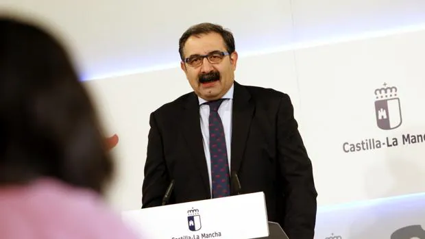 El consejero de Sanidad, Jesús Fernández Sanz, durante la presentación del programa