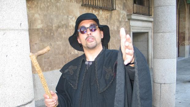 Gabriel Calvo caracterizado como ciego coplero