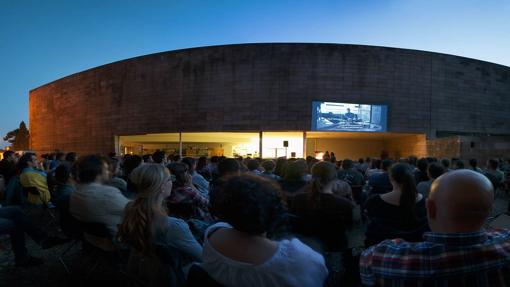 Cine al aire libre en las inmediaciones del Cgac