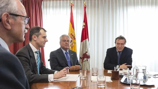 Reunión entre el consejero de la Presidencia y la Asociación de Víctimas del Terrorismo de Castilla y León