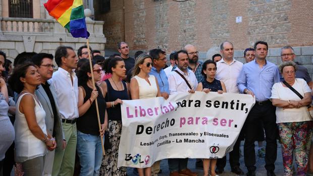 Concejales del Ayuntamiento, en la protesta por el atentado de Orlando