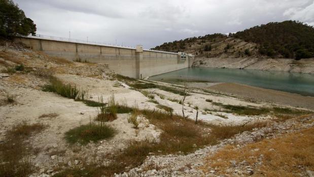 El embalse del Amadorio, uno de los más vacíos de la Comunidad Valenciana