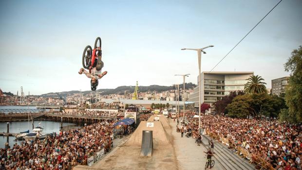 Una de las competiciones de dirt jump celebradas el pasado verano en el Naútico de Vigo