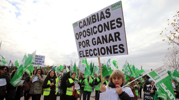 Protestas de enfermeras ante la suspensión de las oposiciones