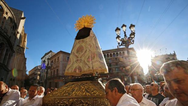 Acto de desagravio a la Mare de Déu dels Desamparats, el jueves en la plaza de la Virgen