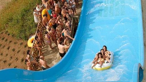 Una de las principales atracciones, el tobogán Roller Coaster