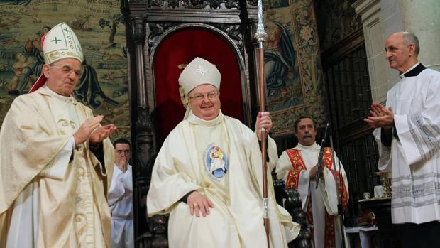 El nuevo obispo de Palencia, Manuel Herrero, durante su ordenación