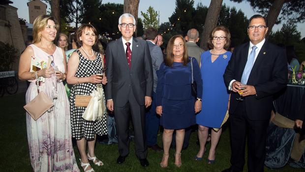 El doctor Luis Rodríguez Padial, en el centro, presidente del Colegio de Médicos de Toledo