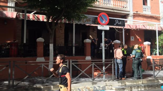 Un muerto y cuatro heridos en un pub de Lanjarón que el fallecido incendió con un bidón de gasolina