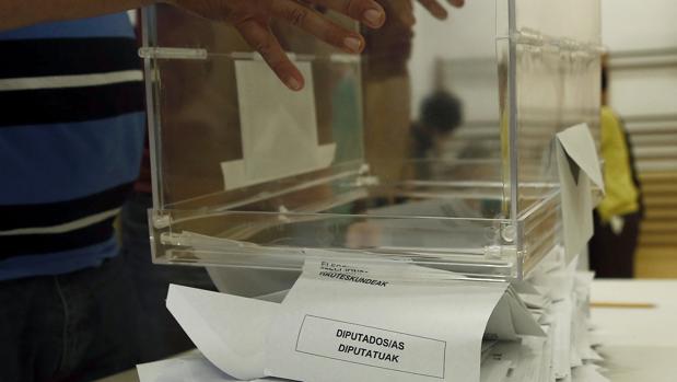 El PP, el que más crece: se lleva más del 35% de los votos, frente al 31,34% de diciembre