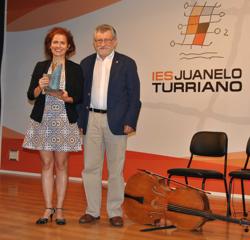 Ángel Felpeto entrega el XI Premio Juanelo Turriano a Ana Alcaide