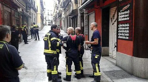Los bomberos que encontraron el cuerpo carbonizado de la joven danesa asesinada en Madrid