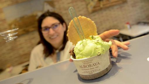 Helado en la heladería Alboraya de Madrid