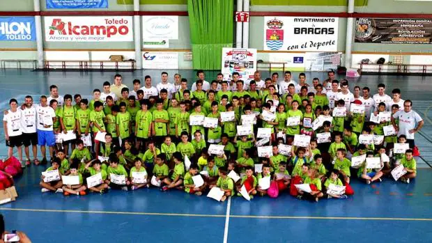 Escolares participantes en el Campus de Fútbol Sala de Bargas