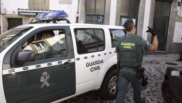 Guardia Civil durante el operativo de detención de Raúl Agulleiro
