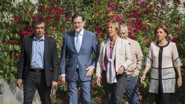 Mariano Rajoy junto a Miquel vidal y otros miembros del PP