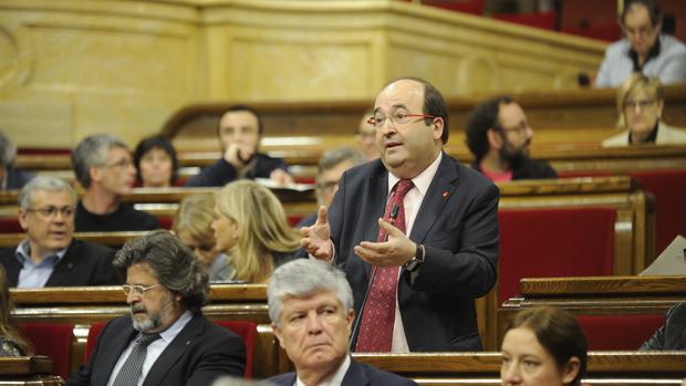 Miquel Iceta durante un pleno en el Parlamento de Cataluña