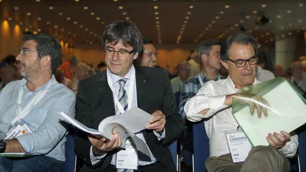 Sánchez, Puigdemont y Mas, esta tarde durante la celebración del congreso