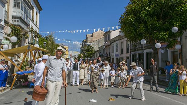 Un grupo bien caracterizado durante la celebración del Ribadeo Indiano de 2015