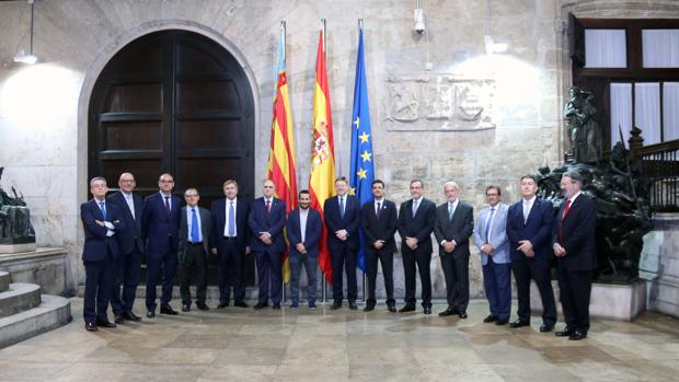 Imagen tomada el pasado jueves de Ximo Puig junto a los rectores de la «Xarxa Vives»