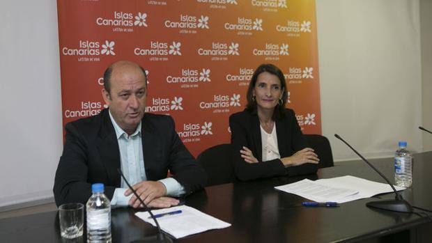 El director general de Deportes, José Francisco Pérez, y la titular canaria de Turismo, María Teresa Lorenzo