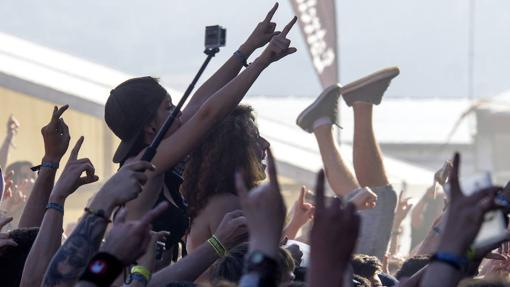 Fans en el concierto de Iron Maiden en el «Resurrection Fest» en Viveiro (Lugo)