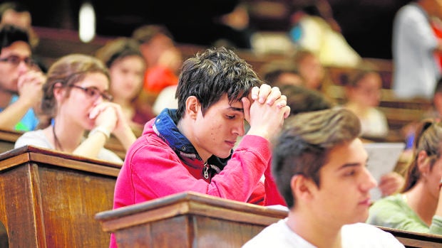 Estudiantes en el examen de la Selectividad