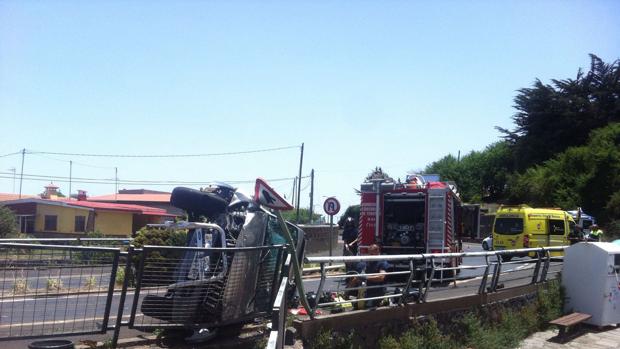 Los bomberos de Tenerife, en un accidente el pasadoviernes en El Rosario