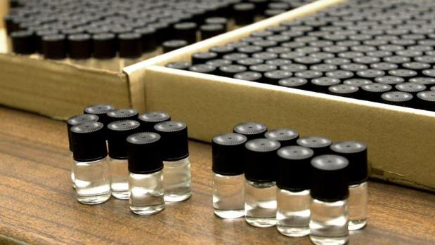 Recipientes de éxtasis líquido decomisados por la Policía, en una imagen de archivo