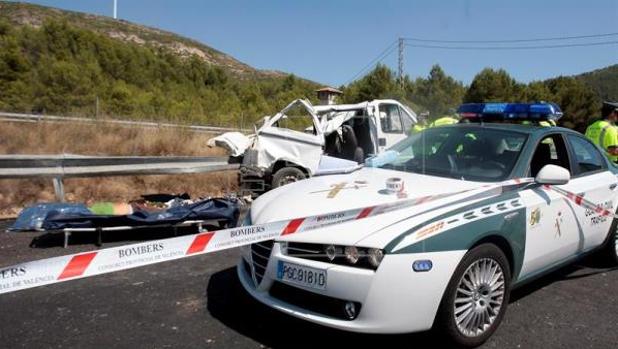 Imagen de un coche de la Guardia Civil en el lugar del siniestro