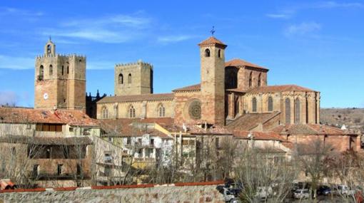 La Catedral de Sigüenza, al fondo