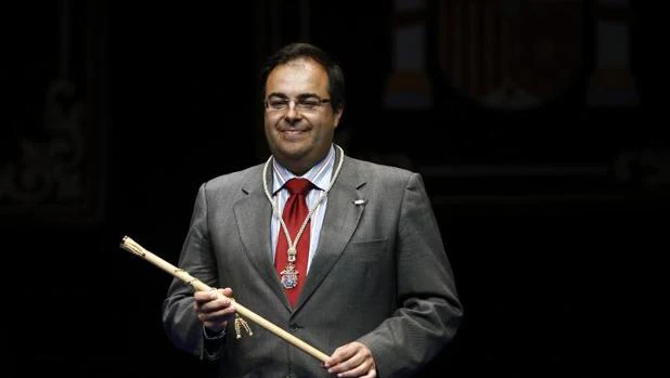 El alcalde de Leganés, Santiago Llorente (PSOE), en su toma de posesión en 2015