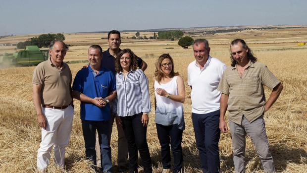 La consejera Milagros Marcos en su visita a los campos de Zamora