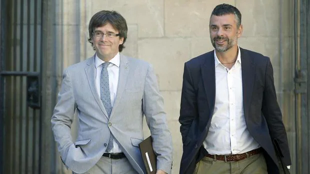 Piden investigar al gobierno de Puigdemont por delitos de desobediencia y apropiación