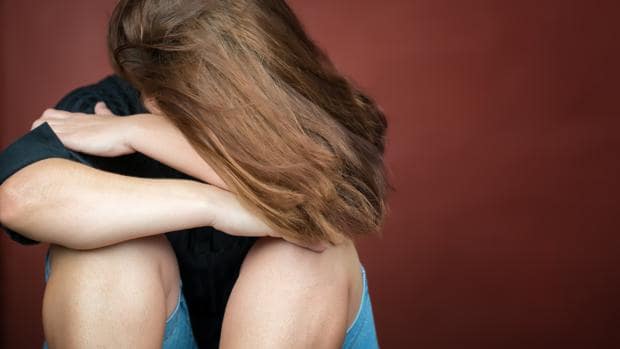 Joven adolescente víctima de un caso de violencia de género