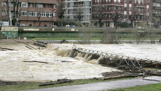 El río Bernesga a su paso por León