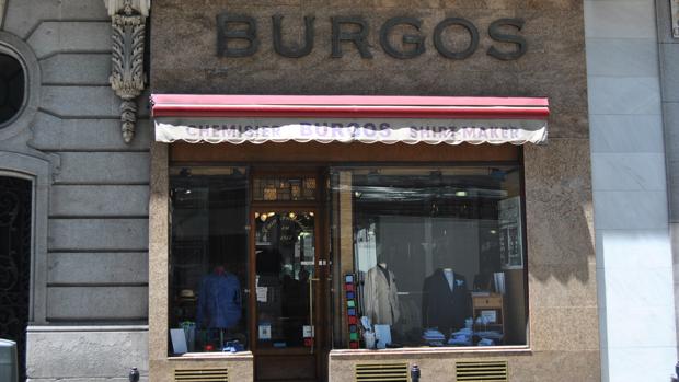 Camisas, guayaberas y tebas hechas a medida de forma artesanal, las prendas más buscadas de la camisería Burgos